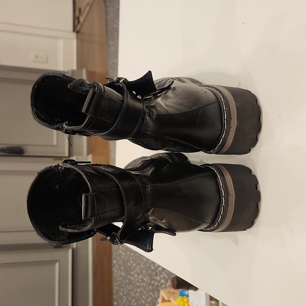 Boots - Picture 3 of 7